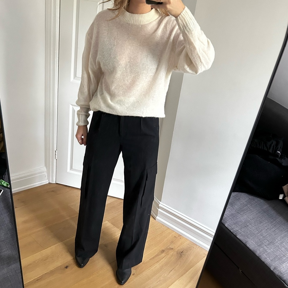 Wilfred by Aritzia sweater.